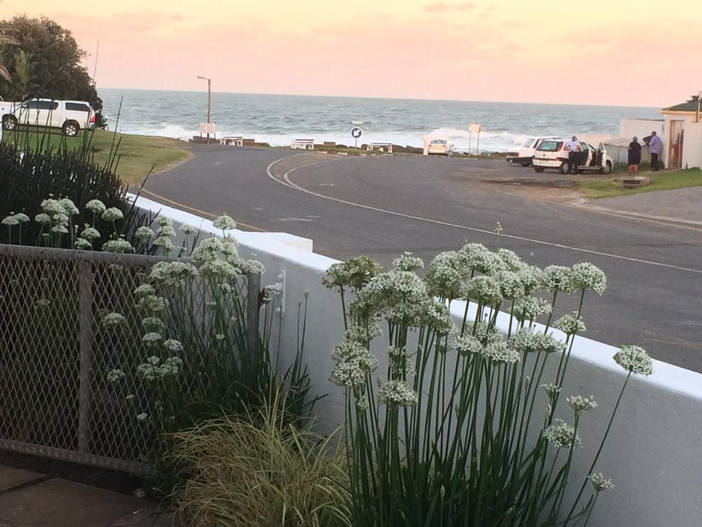 Breeze Inn Guesthouse Kiddʼs Beach Eksteriør bilde