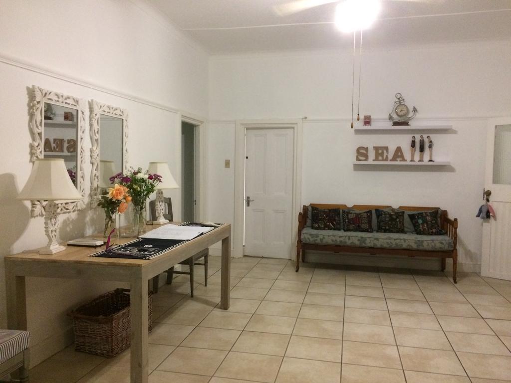 Breeze Inn Guesthouse Kiddʼs Beach Eksteriør bilde